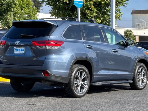 Used 2017 Toyota Highlander LE FWD image 8