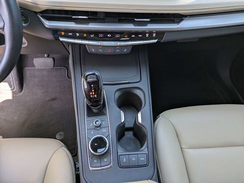 Used 2024 Cadillac XT4 Luxury w/ Cold Weather Package FWD image 24