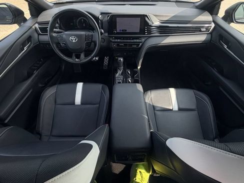 Used 2025 Toyota Camry SE FWD image 12