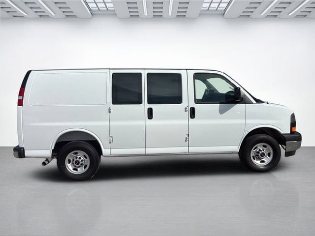 Used 2025 GMC Savana 2500 w/ Driver Convenience Package RWD image 3