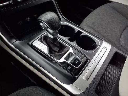 Certified 2024 Kia Carnival LX image 31