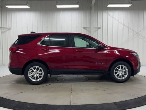 Used 2023 Chevrolet Equinox LT AWD/4WD image 9