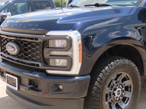 Used 2023 Ford F250 Lariat w/ Lariat Ultimate Package AWD/4WD image 3