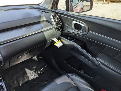 Certified 2023 Kia Sorento SX image 19