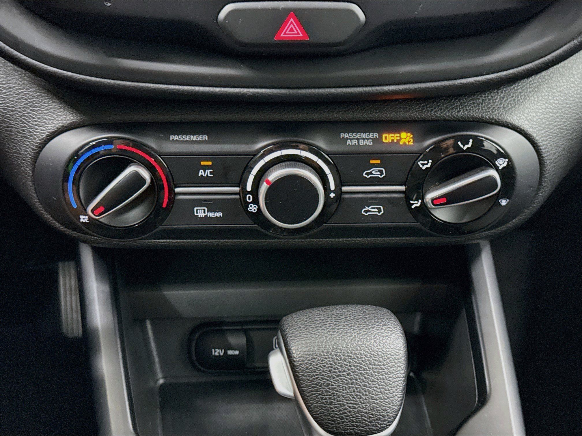 Used 2025 Kia Soul LX w/ LX Technology Package FWD image 23