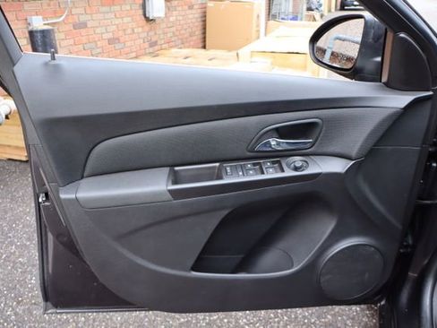 Used 2015 Chevrolet Cruze LT image 6