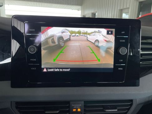 Used 2025 Volkswagen Jetta SE image 17