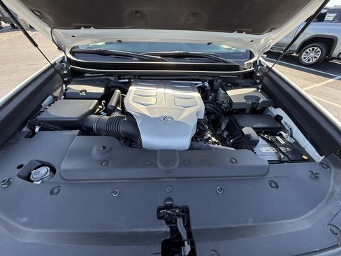 Used 2018 Lexus GX 460 w/ Navigation Package image 34