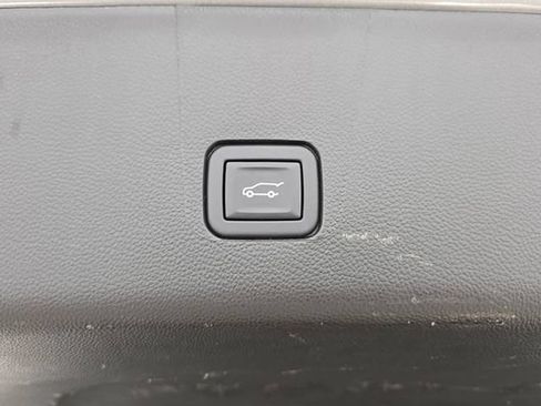 Used 2023 Chevrolet Traverse RS AWD/4WD image 34
