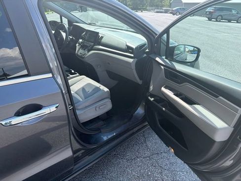 Used 2019 Honda Odyssey EX image 17