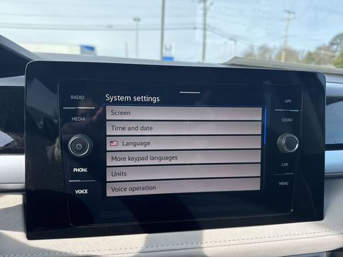 New 2025 Volkswagen Taos SE image 15