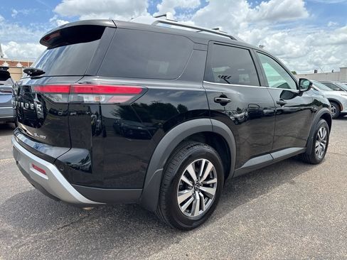 Used 2023 Nissan Pathfinder SL AWD/4WD image 4