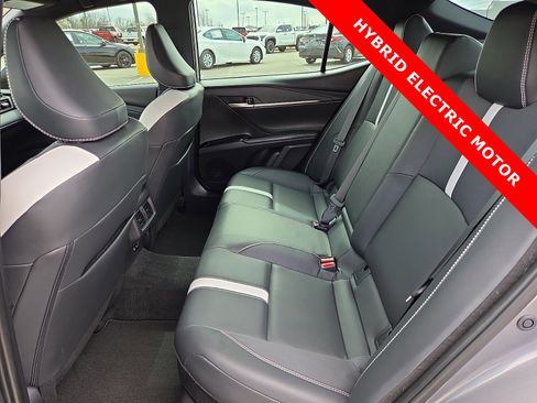 Used 2025 Toyota Camry SE w/ Convenience Package image 10