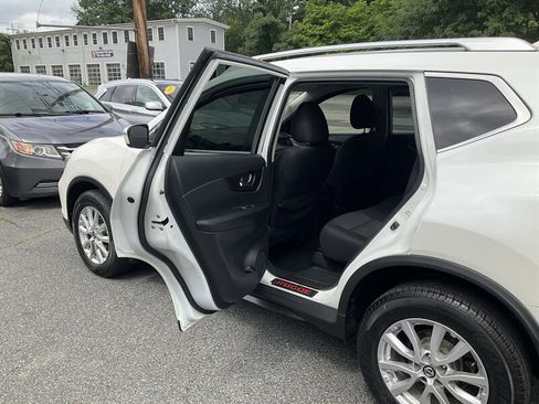 Used 2019 Nissan Rogue SV AWD/4WD image 15