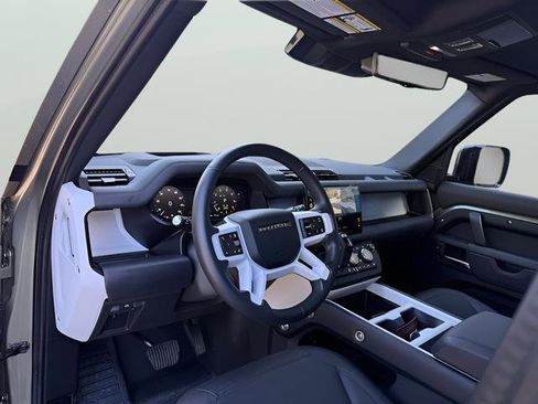 Certified 2025 Land Rover Defender 130 X-Dynamic SE AWD/4WD image 20