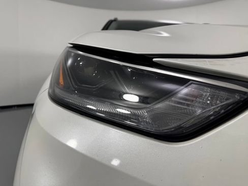 Used 2021 Toyota Highlander XLE AWD/4WD image 8