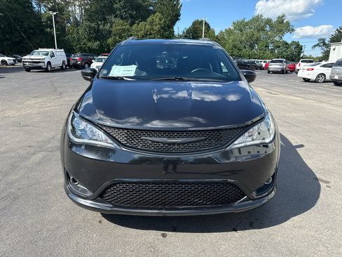 Used 2019 Chrysler Pacifica Touring Plus w/ S Appearance Package FWD image 8