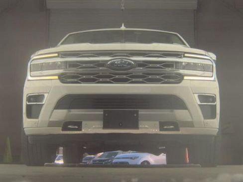 Used 2022 Ford Expedition Max Platinum image 4