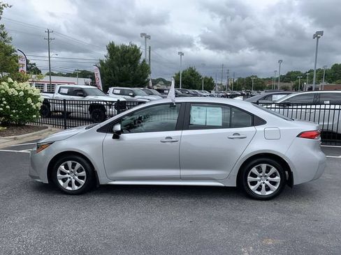 Used 2025 Toyota Corolla LE FWD image 5