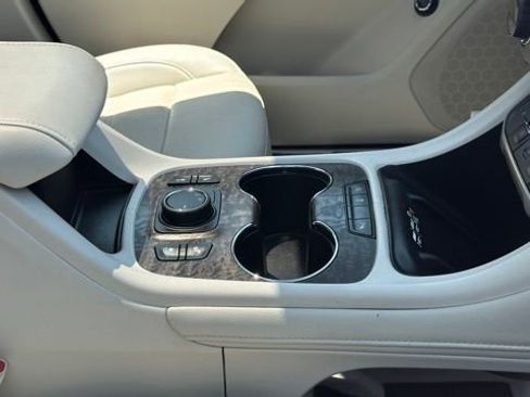 Used 2023 GMC Acadia Denali w/ Denali Technology Package FWD image 7
