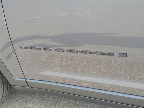 New 2026 Jeep Grand Cherokee Limited AWD/4WD image 15