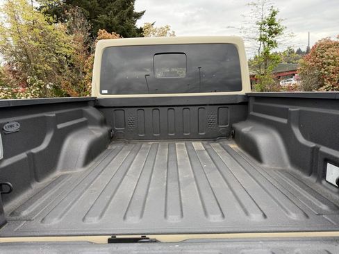 Used 2022 Jeep Gladiator Rubicon w/ LED Lighting Group AWD/4WD image 10