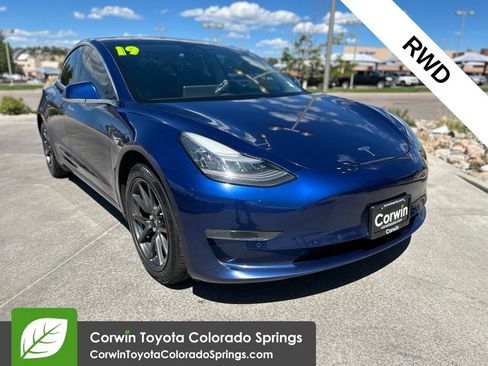 Used 2019 Tesla Model 3 Mid Range RWD image 1