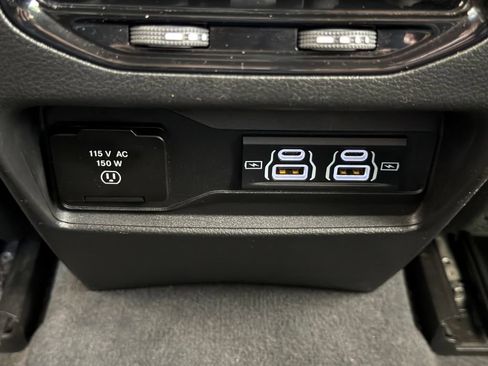 Used 2023 Jeep Grand Cherokee Altitude RWD image 29