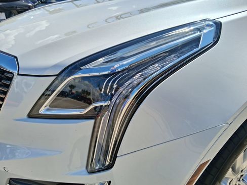 Used 2022 Cadillac XT5 Luxury w/ LPO, Premium Carpet Package FWD image 7