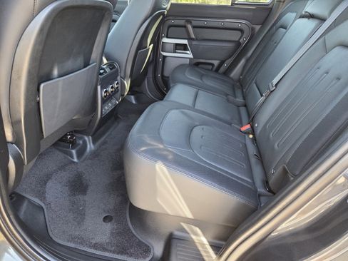 Used 2022 Land Rover Defender 110 X-Dynamic SE image 25