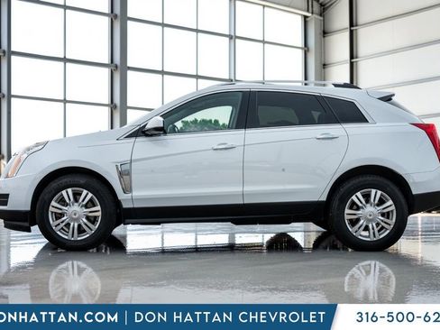 Used 2016 Cadillac SRX Luxury FWD image 2