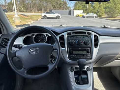 Used 2004 Toyota Highlander V6 image 2