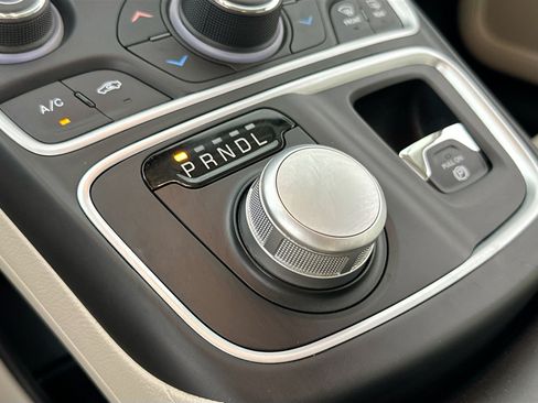 Used 2017 Chrysler 200 Limited Platinum w/ Comfort & Convenience Group FWD image 16