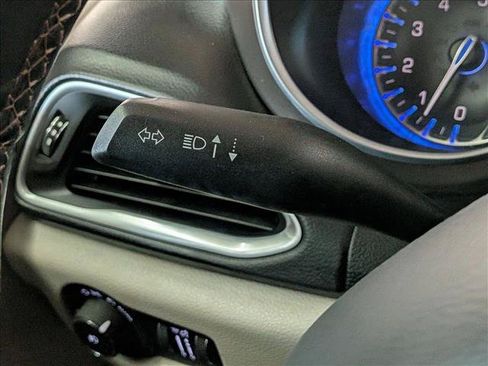 Used 2017 Chrysler Pacifica Touring-L Plus FWD image 14