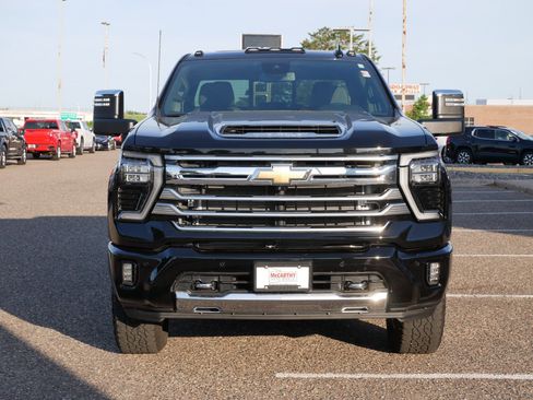 Used 2024 Chevrolet Silverado 3500 High Country AWD/4WD image 4