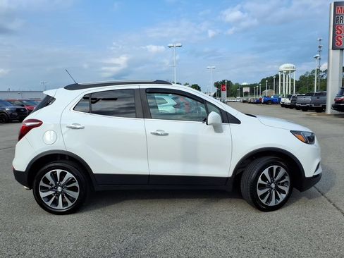 Used 2021 Buick Encore Preferred AWD/4WD image 2