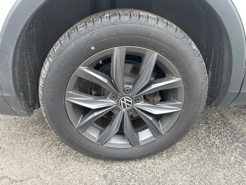 Used 2022 Volkswagen Tiguan SE image 6