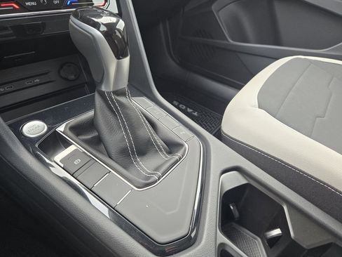 New 2026 Volkswagen Taos SE FWD image 17