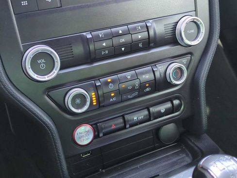 Used 2019 Ford Mustang Coupe RWD image 17