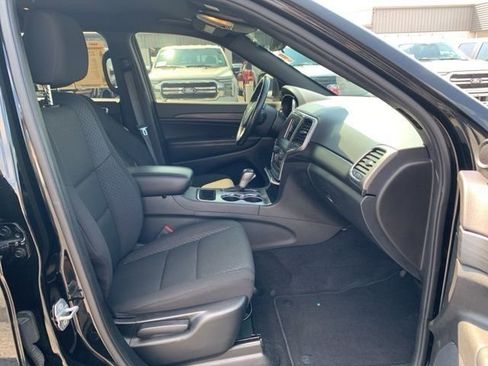 Used 2021 Jeep Grand Cherokee Laredo image 29