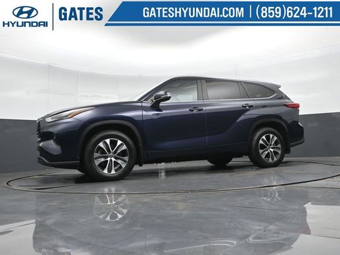 Used 2023 Toyota Highlander XLE image 47