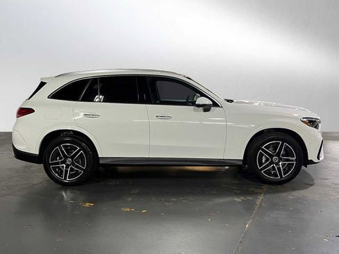 Used 2025 Mercedes-Benz GLC 300 4MATIC image 2