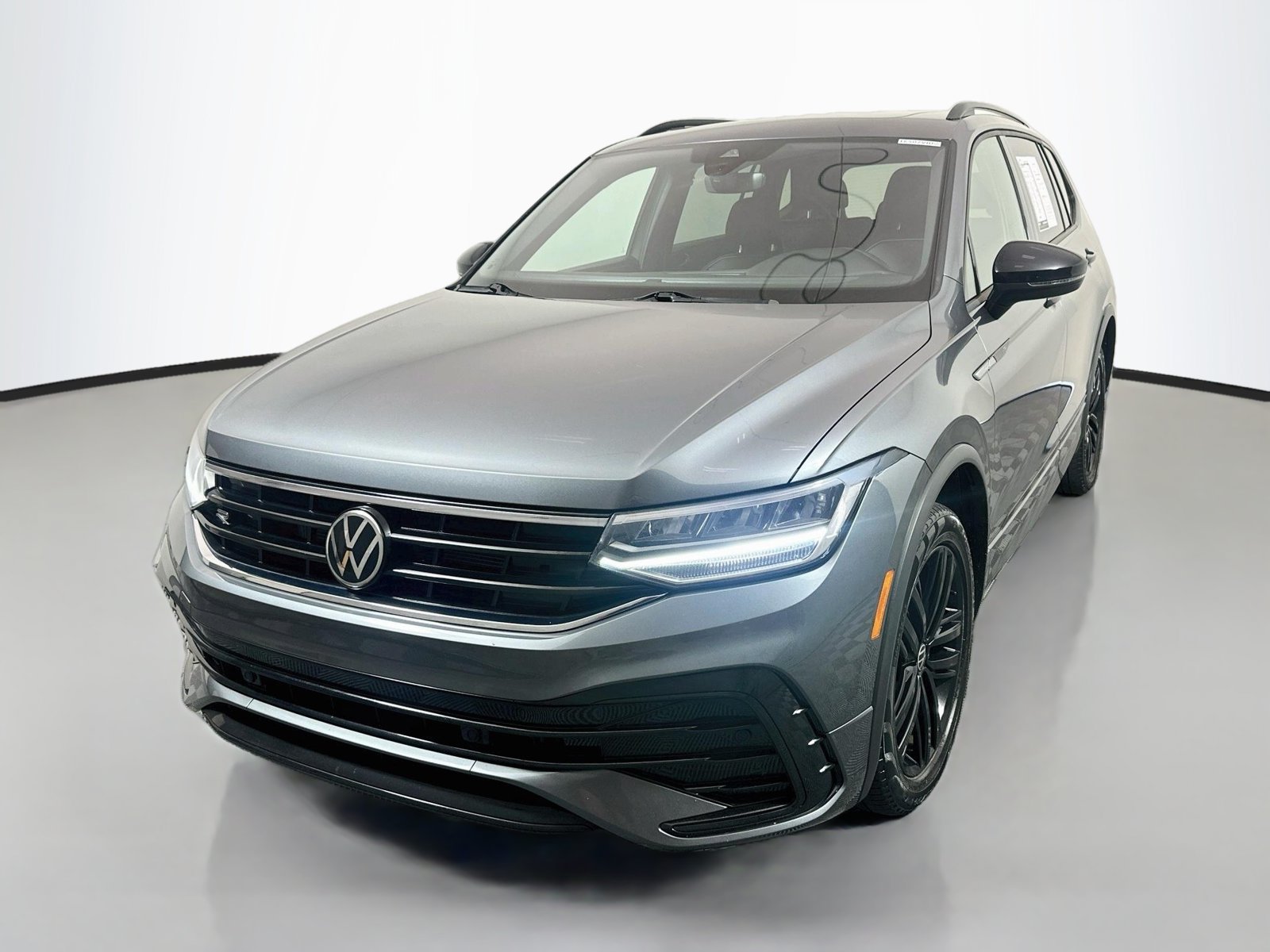 Used 2022 Volkswagen Tiguan SE R-Line AWD/4WD image 3