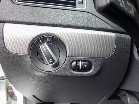 Used 2018 Volkswagen Jetta SE FWD image 16
