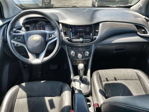 Used 2022 Chevrolet Trax LT w/ LT Convenience Package AWD/4WD image 19