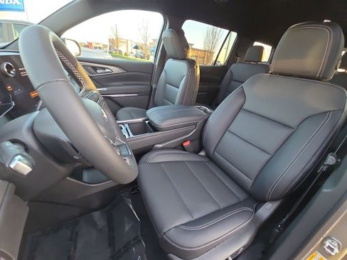 New 2026 Chevrolet Traverse LT image 14