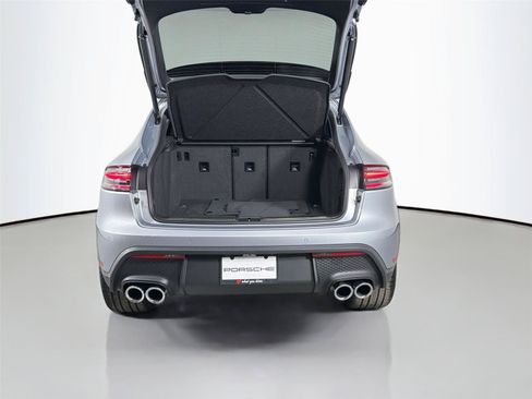 Certified 2026 Porsche Macan AWD/4WD image 36