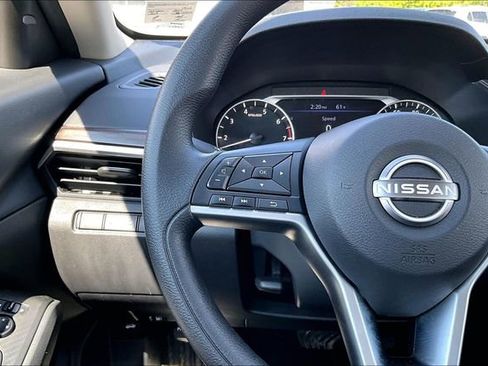 Used 2024 Nissan Altima 2.5 SV FWD image 11