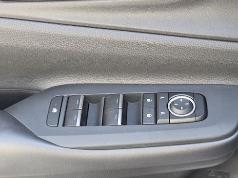 Used 2025 Toyota Prius Plug-In Hybrid image 26