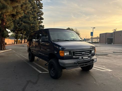 Used 2006 Ford E-150 and Econoline 150 Wagon image 3